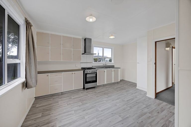 Photo of property in 18 Acourt Street, Hawera, 4610