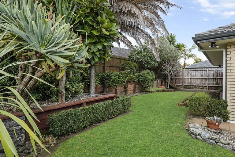 Photo of property in 12 Moycullien Lane, East Tamaki Heights, Auckland, 2016