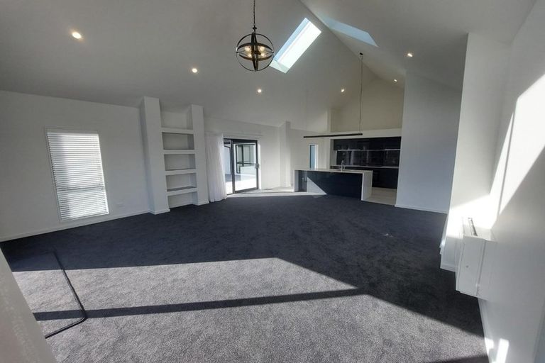 Photo of property in 21 Irvines Track, Halswell, Christchurch, 8025