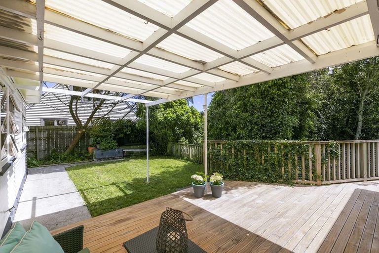 Photo of property in 4 Ngaumatau Road, Point Howard, Lower Hutt, 5013