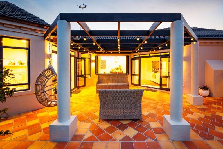 Photo of property in 2 Balmoral Drive, Terrace End, Palmerston North, 4410