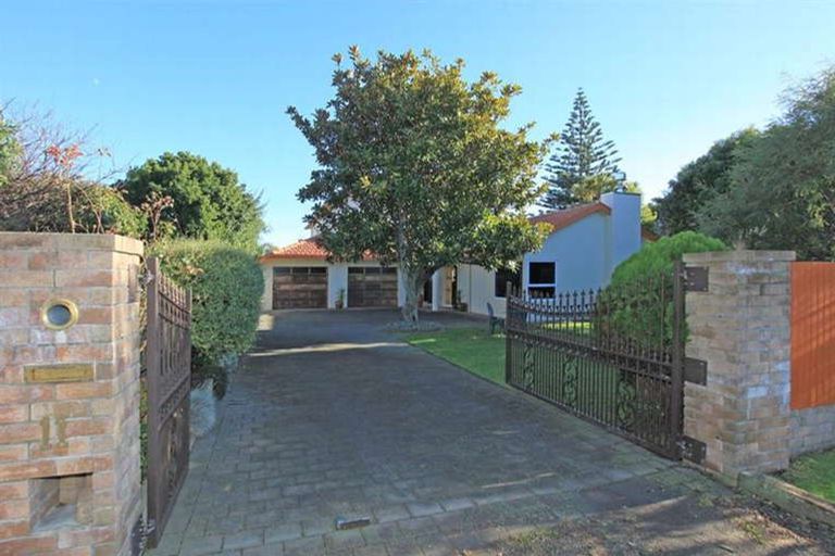 Photo of property in 11 Douglas Street, Paraparaumu Beach, Paraparaumu, 5032