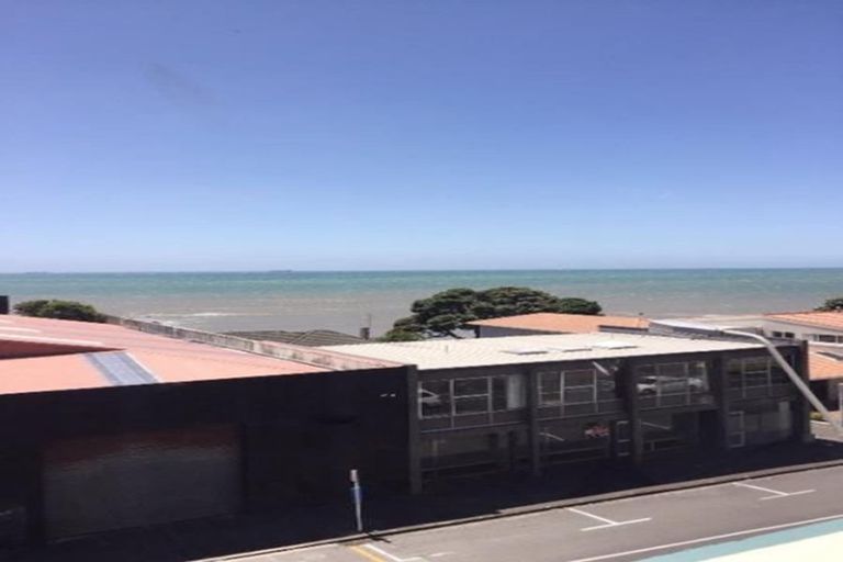 Photo of property in Devonport Apartments, 43/127 Saint Aubyn Street, New Plymouth, 4310