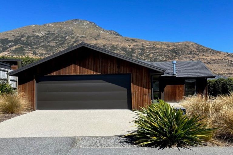 Photo of property in 10 Violet Way, Lower Shotover, Queenstown, 9304