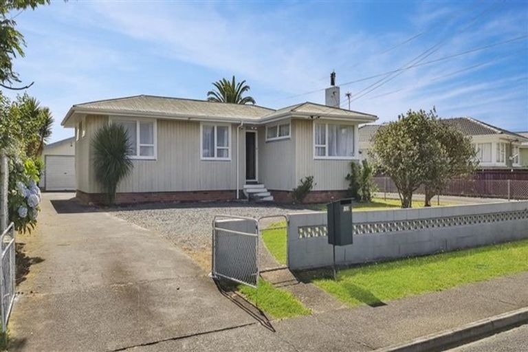 Photo of property in 13 Mcdivitt Street, Manurewa, Auckland, 2102