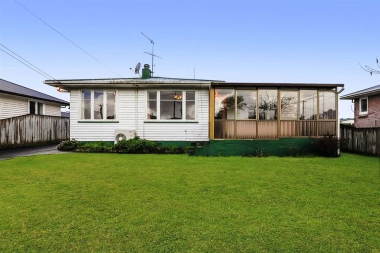 Photo of property in 25 Hill Crescent, Papakura, 2110