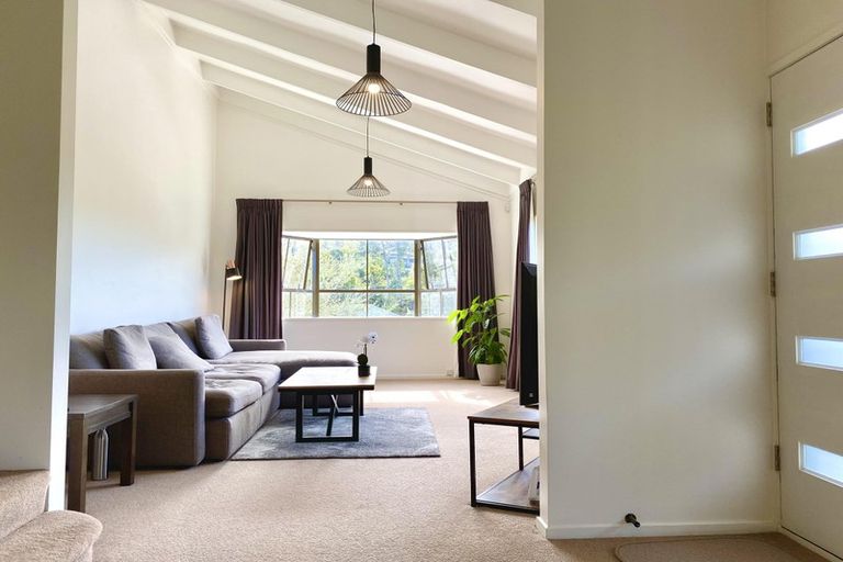 Photo of property in 2/660 Beach Road, Browns Bay, Auckland, 0630