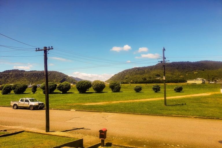 Photo of property in 32 Reid Street, Blaketown, Greymouth, 7805