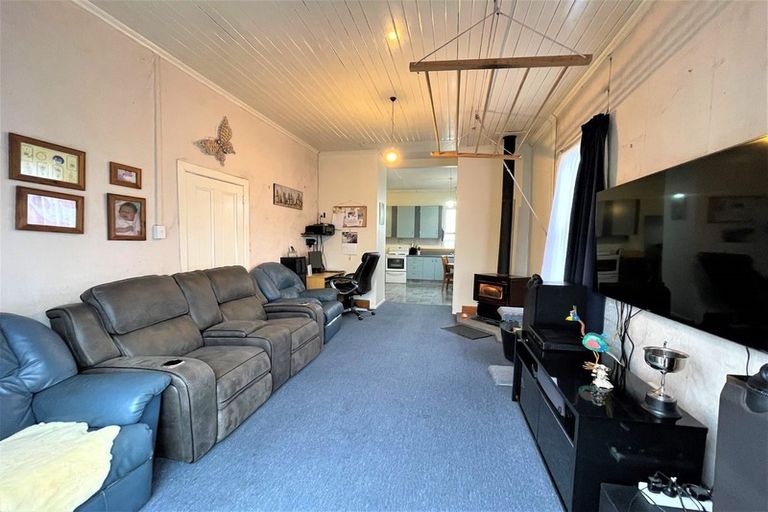 Photo of property in 15 May Street, Waiwera South, Clinton, 9584