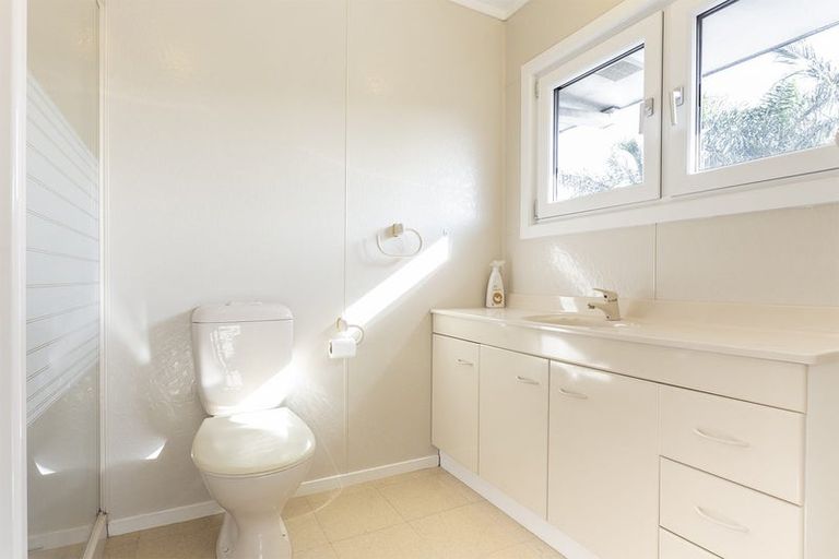 Photo of property in 2/6 Venus Place, Half Moon Bay, Auckland, 2012