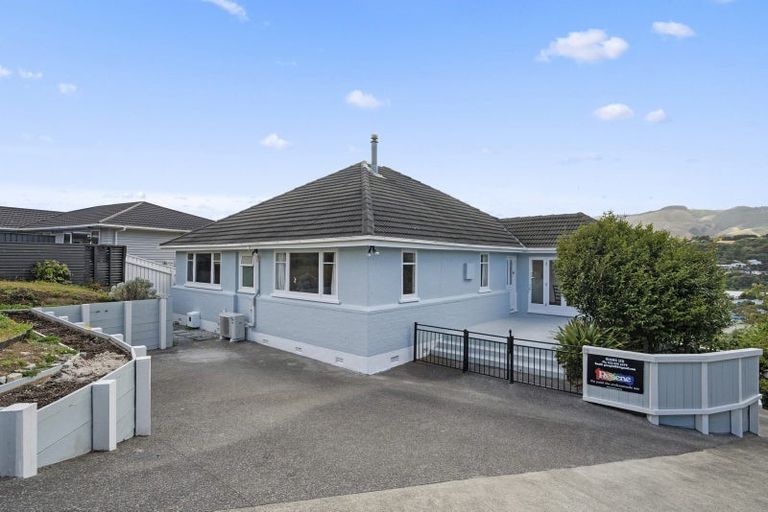Photo of property in 19 Mascot Street, Tawa, Wellington, 5028