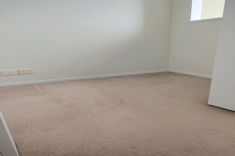 Photo of property in 25 Spalding Rise, Golflands, Auckland, 2013