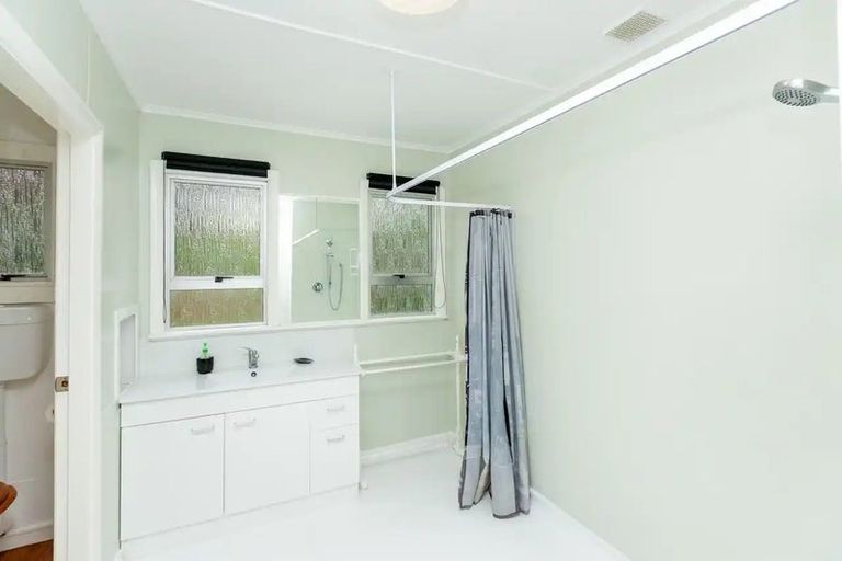 Photo of property in 13a Seaview Road, Marfell, New Plymouth, 4310