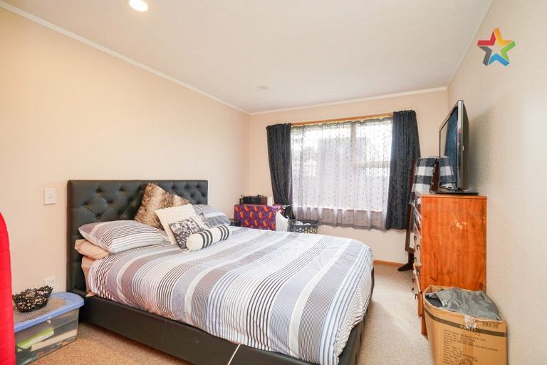 Photo of property in 6 Manse Street, Edendale, 9825