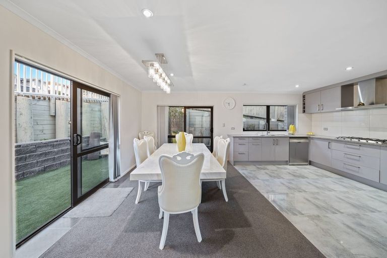 Photo of property in 14 Kereru Rise, Papakura, 2110