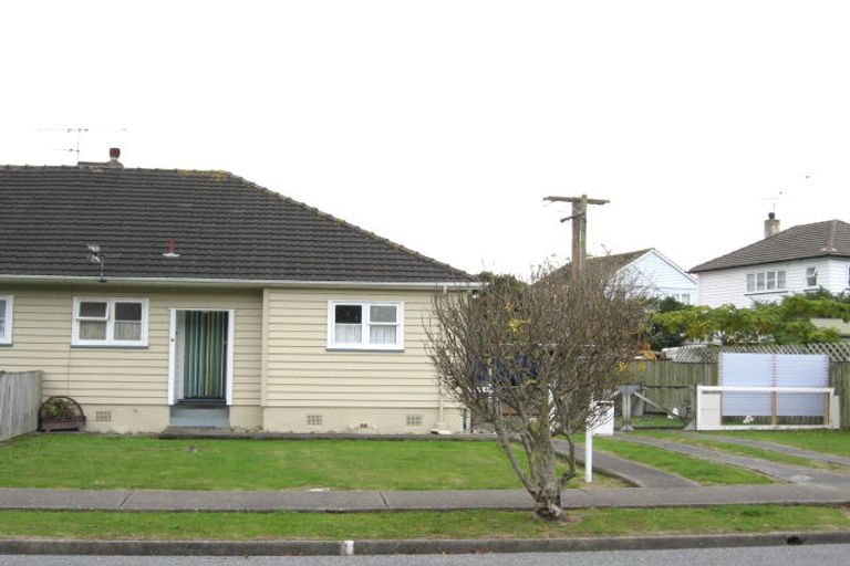 Photo of property in 43 Hewer Crescent, Naenae, Lower Hutt, 5011