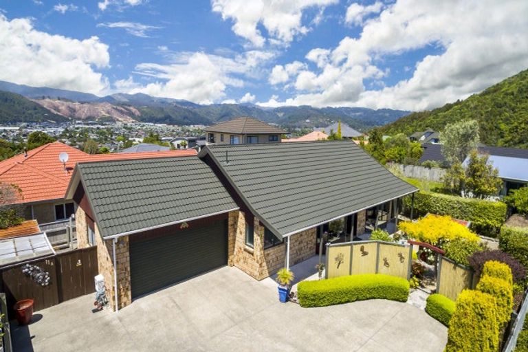 Photo of property in 11a Ormrod Grove, Riverstone Terraces, Upper Hutt, 5018