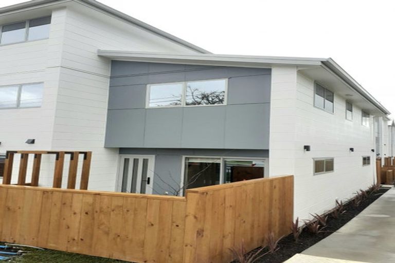 Photo of property in 3/7 Flanshaw Road, Te Atatu South, Auckland, 0610