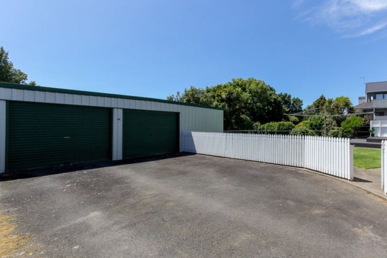 Photo of property in 60 Karina Road, Merrilands, New Plymouth, 4312