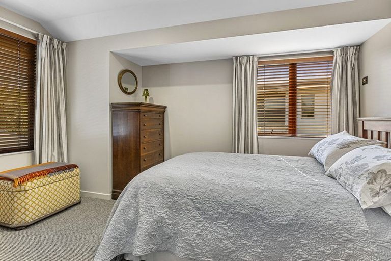 Photo of property in 34 Oakford Close, Riccarton, Christchurch, 8011