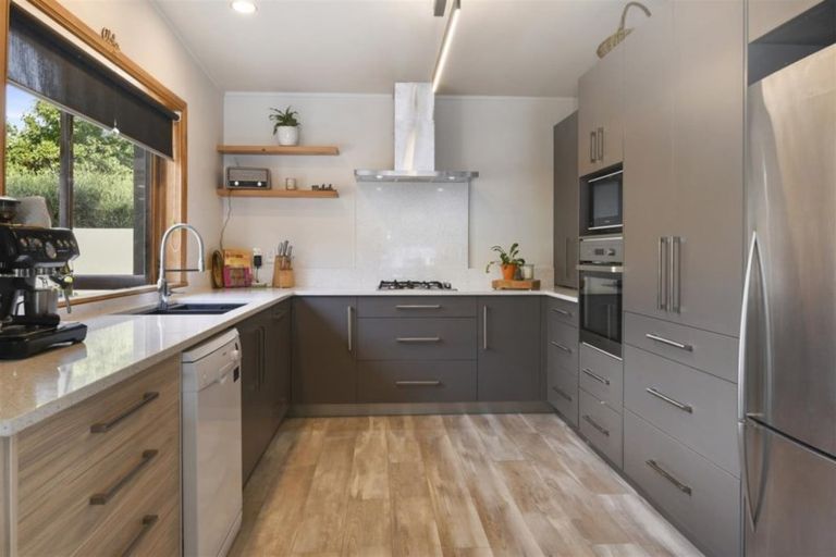 Photo of property in 7 Naera Place, Kawaha Point, Rotorua, 3010