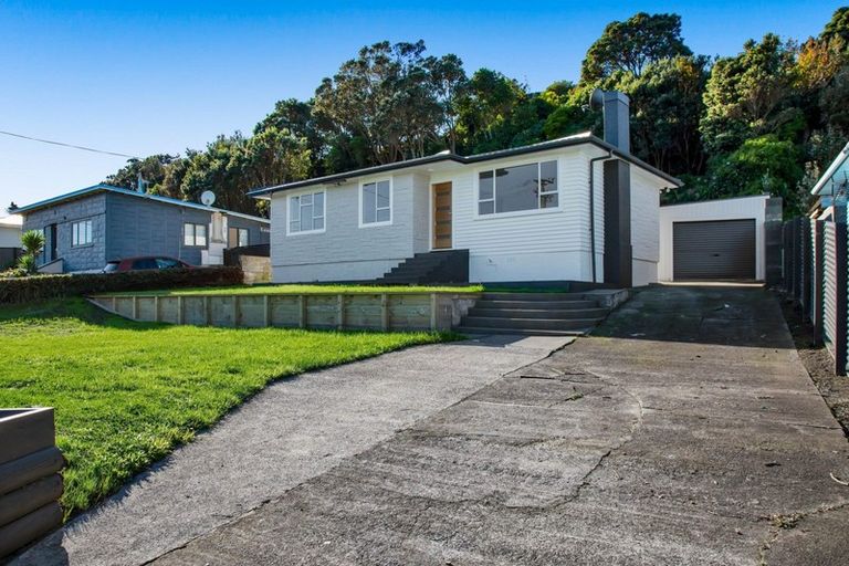 Photo of property in 25 Simons Street, Moturoa, New Plymouth, 4310