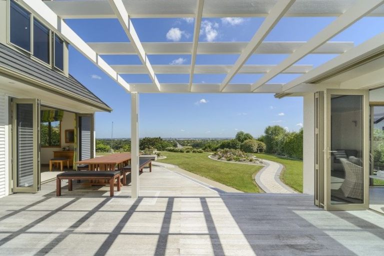 Photo of property in 27 The Strand, Fitzherbert, Palmerston North, 4410