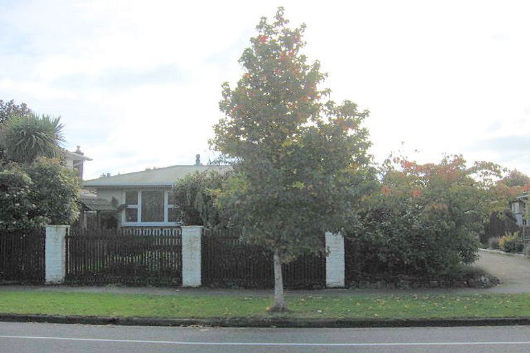 Photo of property in 15 Grahams Road, Ilam, Christchurch, 8041