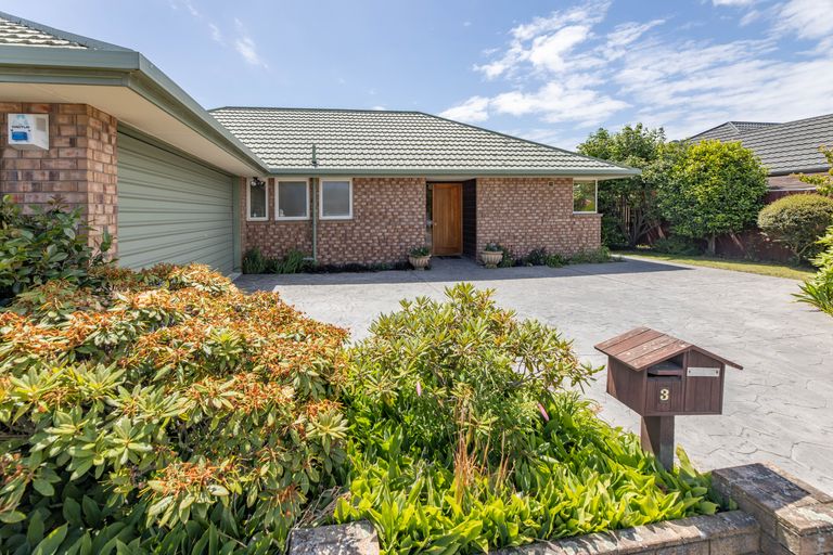 Photo of property in 3 Farquhars Road, Redwood, Christchurch, 8051