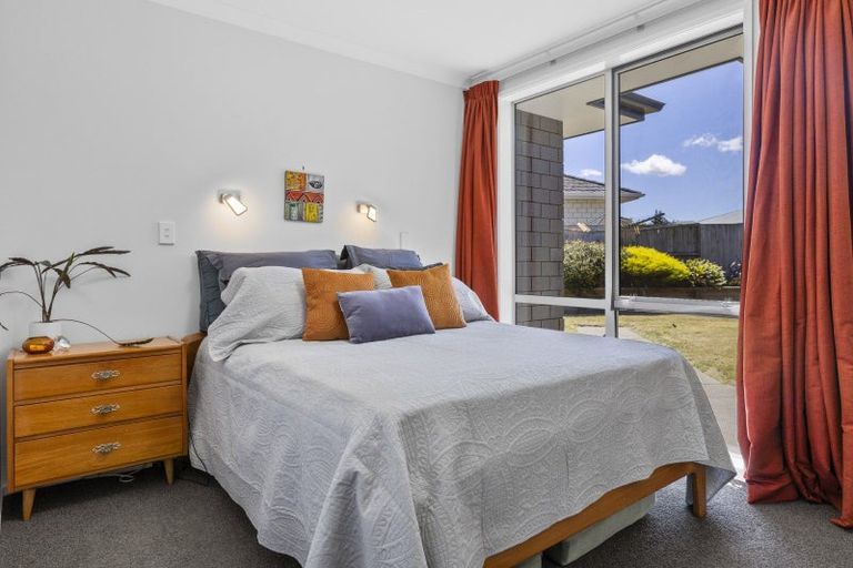 Photo of property in 7 Magnolia Rise, Waipahihi, Taupo, 3330