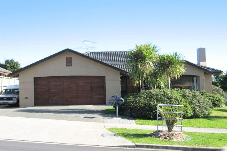 Photo of property in 15 Byblos Place, The Gardens, Auckland, 2105