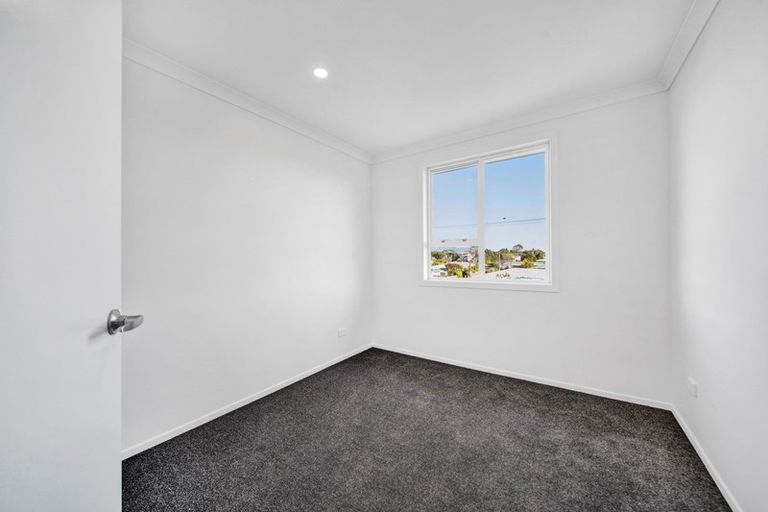 Photo of property in 25 Simons Street, Moturoa, New Plymouth, 4310