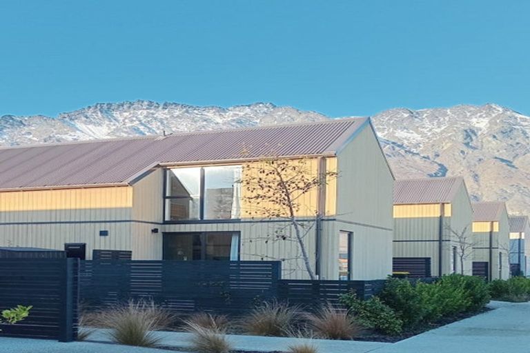 Photo of property in 10 Casterway Crescent, Jacks Point, 9371