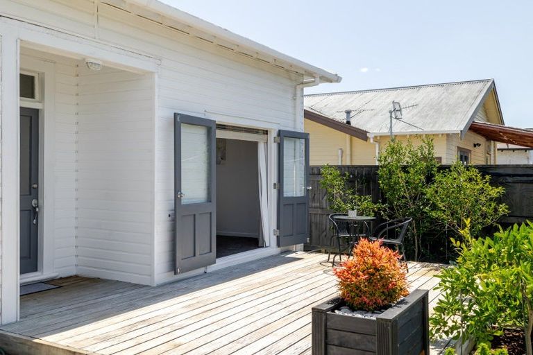 Photo of property in 43 Wood Street, Takaro, Palmerston North, 4410