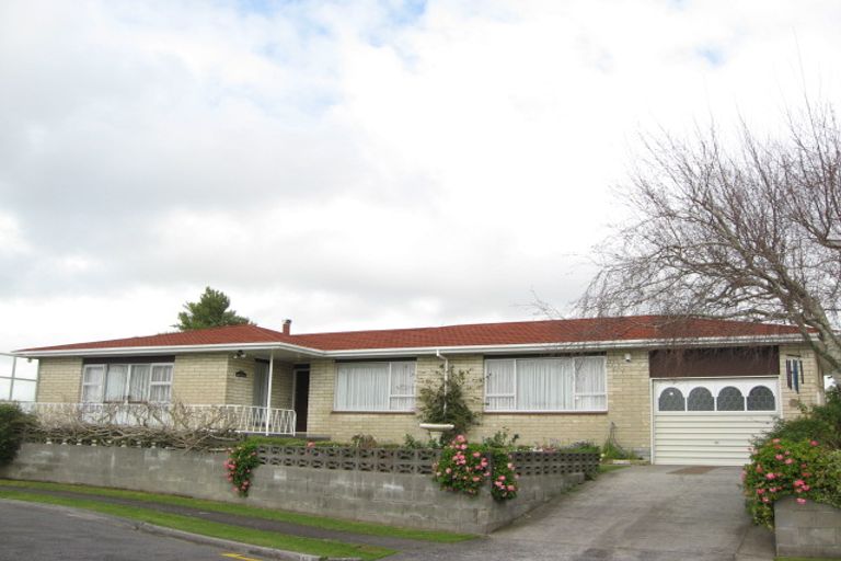 Photo of property in 10 Evelyn Place, Welbourn, New Plymouth, 4310