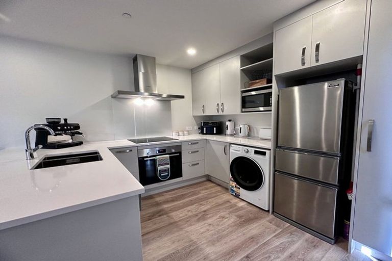 Photo of property in 5/6 Exchange Street, Ebdentown, Upper Hutt, 5018