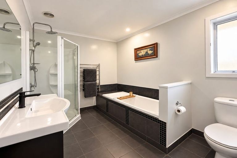Photo of property in 17 Mortlake Street, Islington, Christchurch, 8042