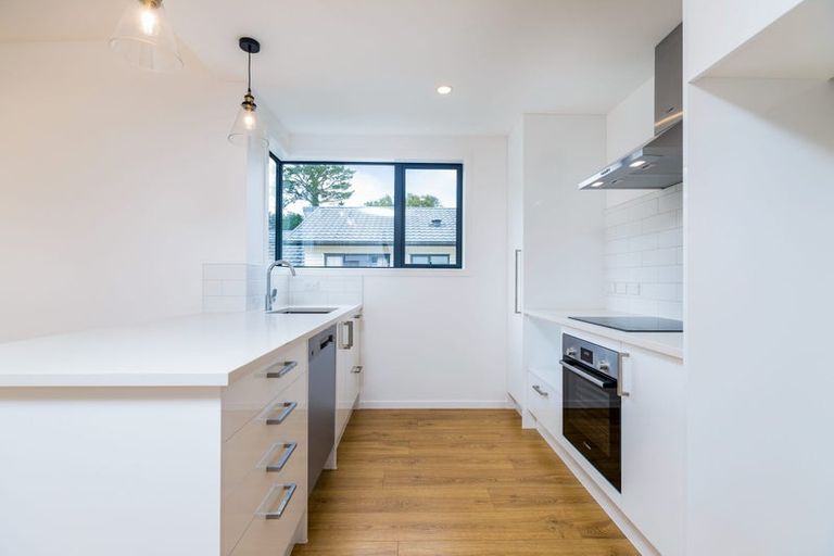 Photo of property in 7 Mokopiko Court, Beach Haven, Auckland, 0626