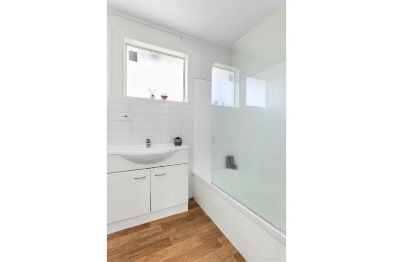 Photo of property in 2/260 Birkdale Road, Birkdale, Auckland, 0626