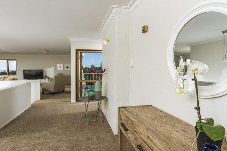 Photo of property in 9 Coromandel Crescent, Mairangi Bay, Auckland, 0630