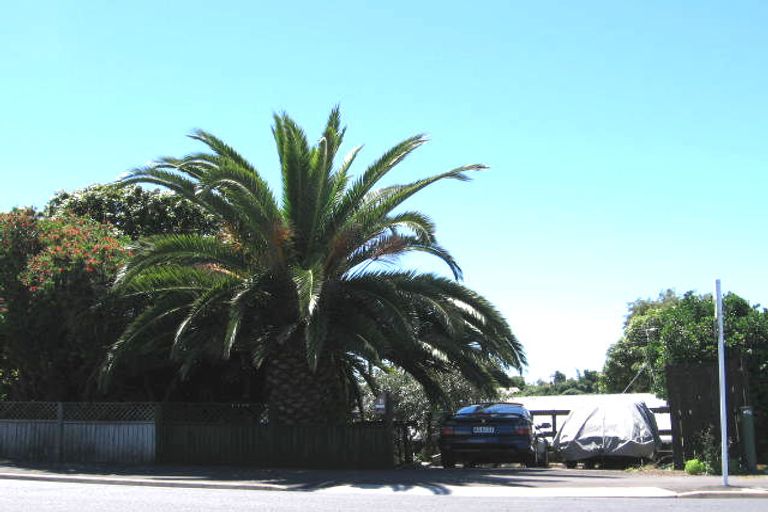 Photo of property in 1/3 East Coast Road, Milford, Auckland, 0620
