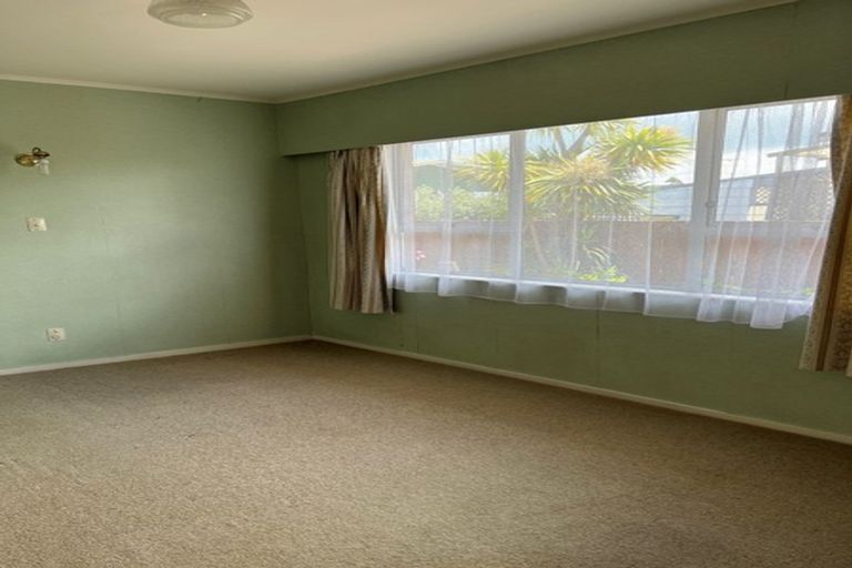 Photo of property in 1/17 Doment Crescent, Orewa, 0931