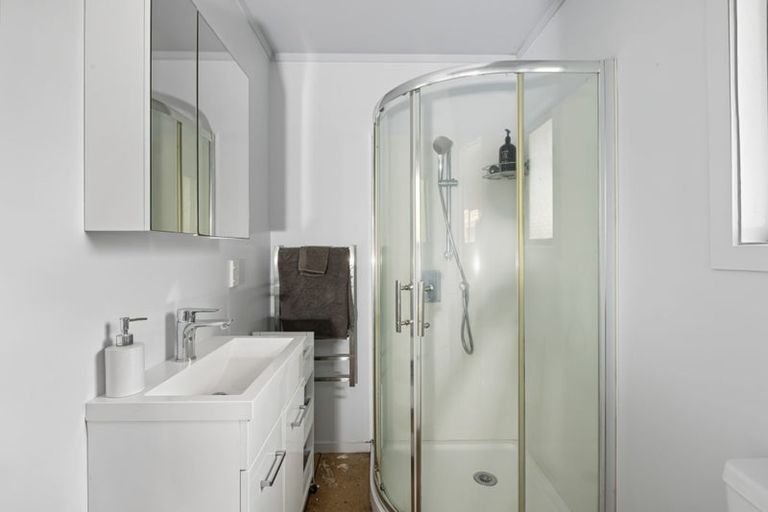 Photo of property in 1/212 Centreway Road, Orewa, 0931