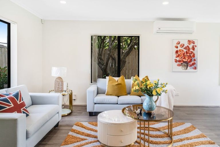 Photo of property in 12 Cade Place, Weymouth, Auckland, 2103