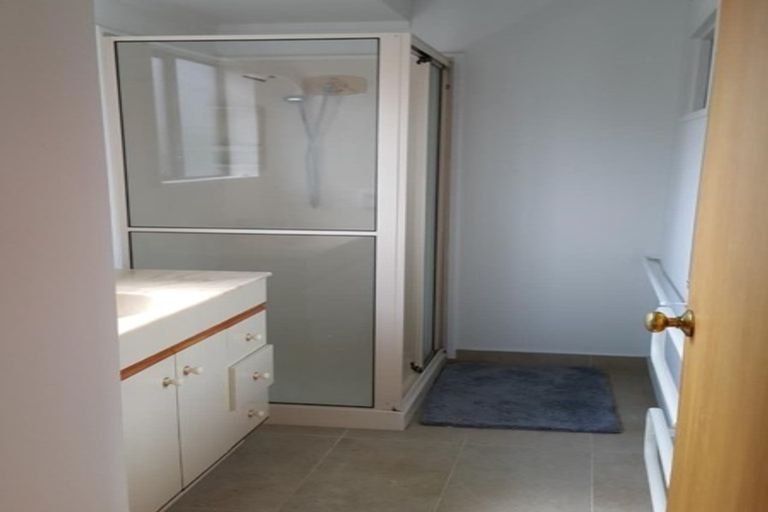 Photo of property in 2/22 Tobruk Crescent, Milford, Auckland, 0620