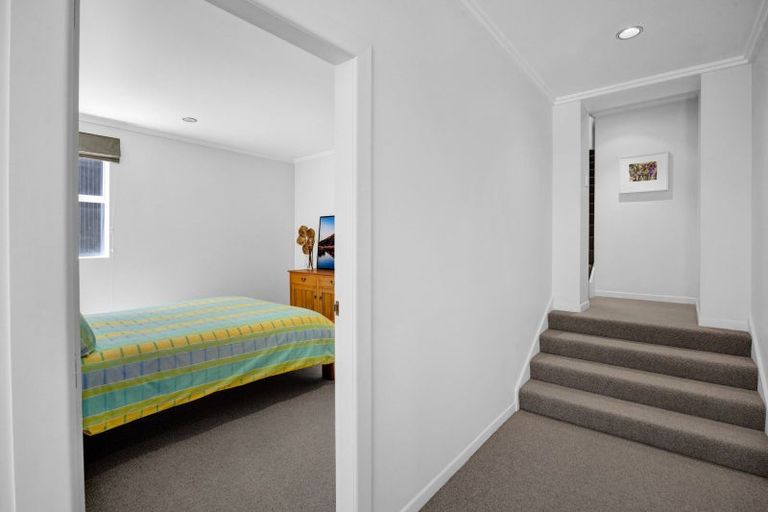 Photo of property in 290 Devon Street West, New Plymouth, 4310