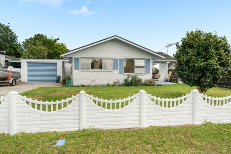 Photo of property in 19 Endeavour Avenue, Welcome Bay, Tauranga, 3112