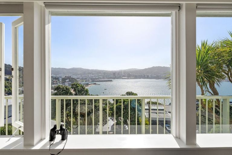 Photo of property in 37 The Crescent, Roseneath, Wellington, 6011