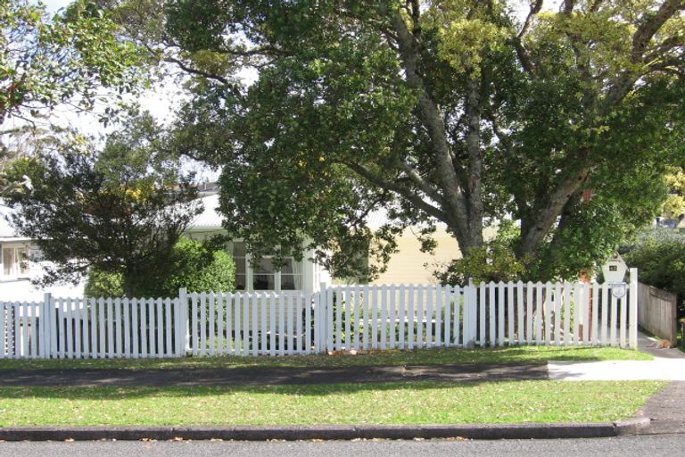 Photo of property in 45 Covil Avenue, Te Atatu South, Auckland, 0610