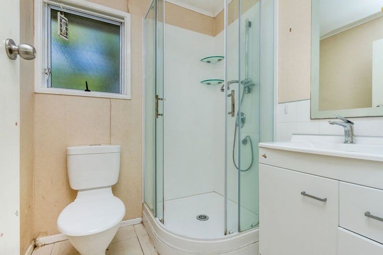 Photo of property in 70 Chivalry Road, Glenfield, Auckland, 0629